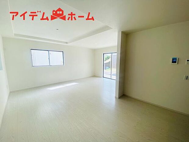 南向きのため明るい陽射しが射し込みます♪