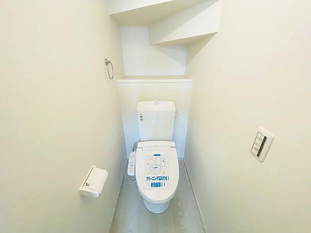 トイレには快適な温水洗浄便座付き