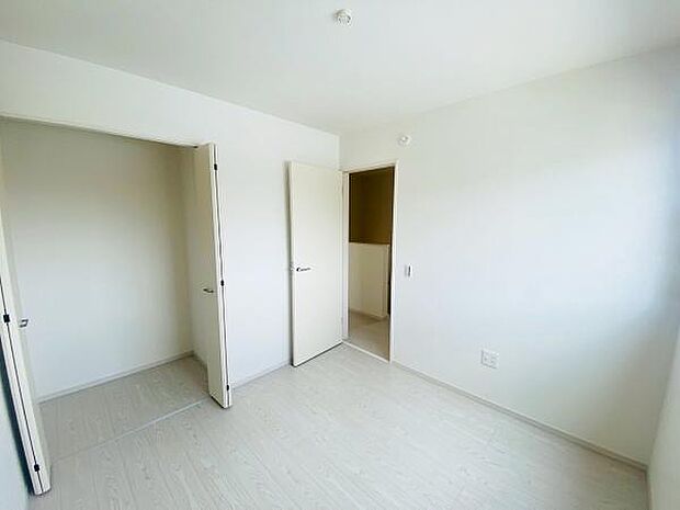 全居室収納スペースあり荷物が多くても十分に収まります。