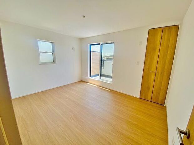 洋室 明るい洋室ではのんびりとお過ごしできます☆