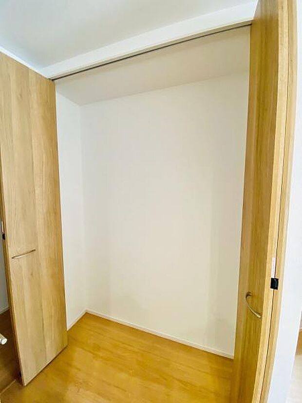 パントリー キッチンが広々と使えて片付けやすくなります♪ 