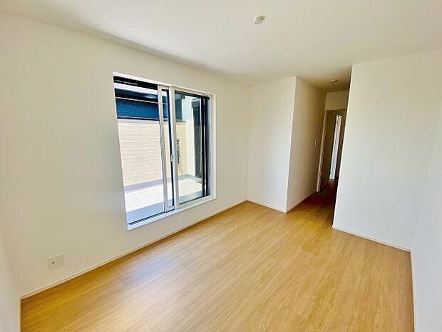 洋室 明るい洋室ではのんびりとお過ごしできます☆ 