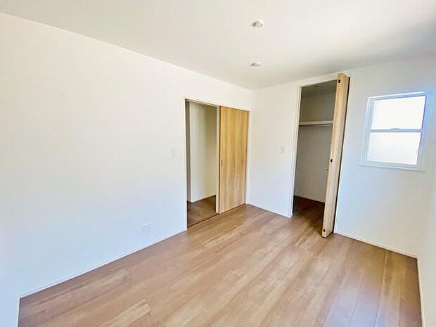 洋室 明るい洋室ではのんびりとお過ごしできます☆