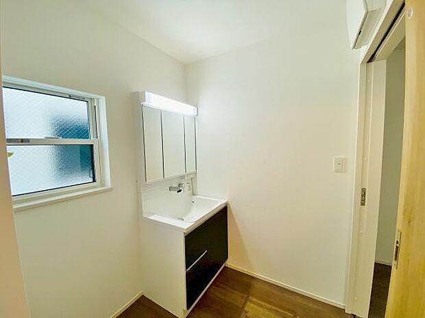 洗面 洗面からお化粧まで忙しい朝の準備にぴったりな洗髪洗面化粧台付き 