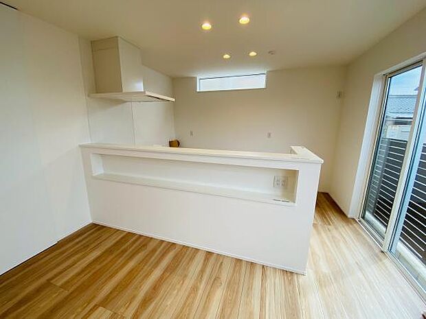 キッチン ダイニングに面した対面式キッチンでは、できたてのお料理がすぐテーブルに出せます