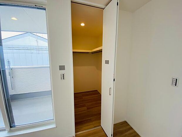 WIC スーツケースなど大きなものからバッグや帽子など小物類も保管できます。