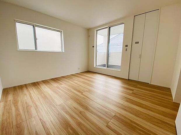 洋室 明るい洋室ではのんびりとお過ごしできます☆