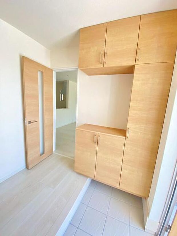 玄関収納 玄関横にシューズボックスがついているので、片付いた玄関がキープできます