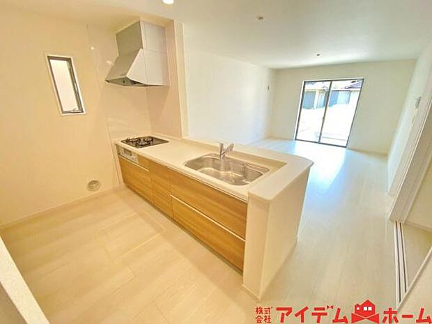 キッチン ダイニングに面した対面式キッチンでは、できたてのお料理がすぐテーブルに出せます 