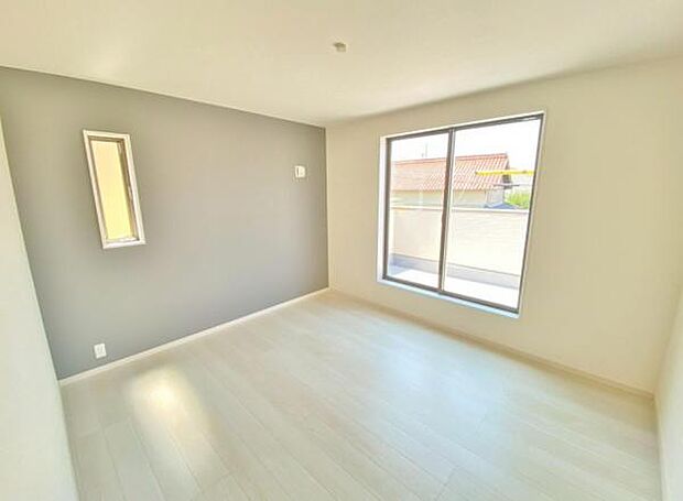 洋室 明るい洋室ではのんびりとお過ごしできます☆ 