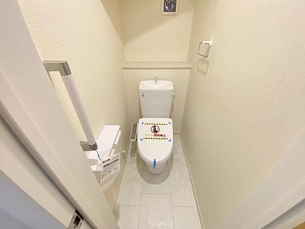 トイレ トイレには快適な温水洗浄便座付き 