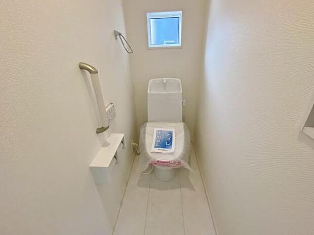 トイレ トイレには快適な温水洗浄便座付き 