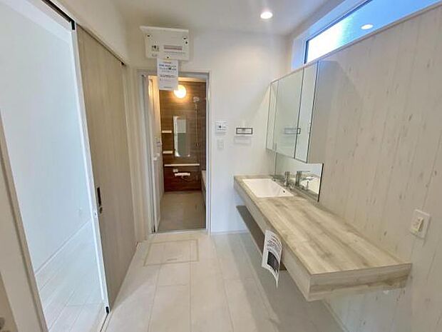 洗面 洗面からお化粧まで忙しい朝の準備にぴったりな洗髪洗面化粧台付き 