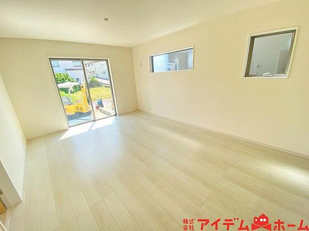 南向きのため明るい陽射しが射し込みます♪