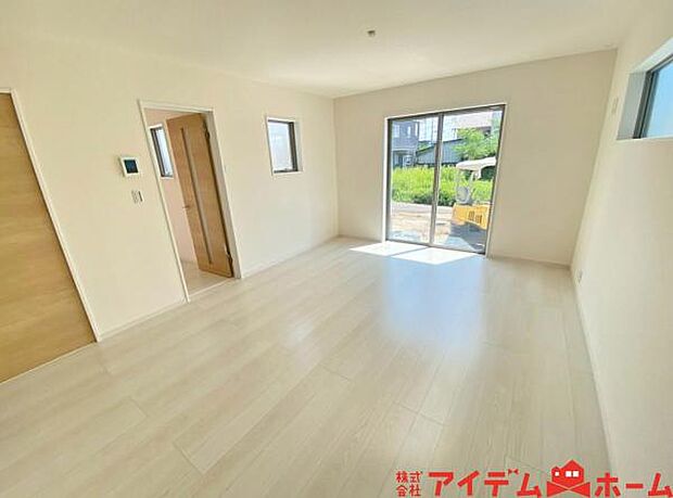 南向きのため明るい陽射しが射し込みます♪