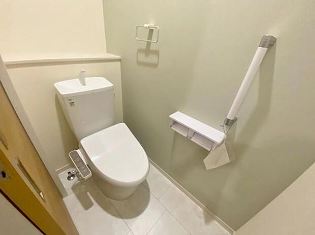 トイレには快適な温水洗浄便座付き