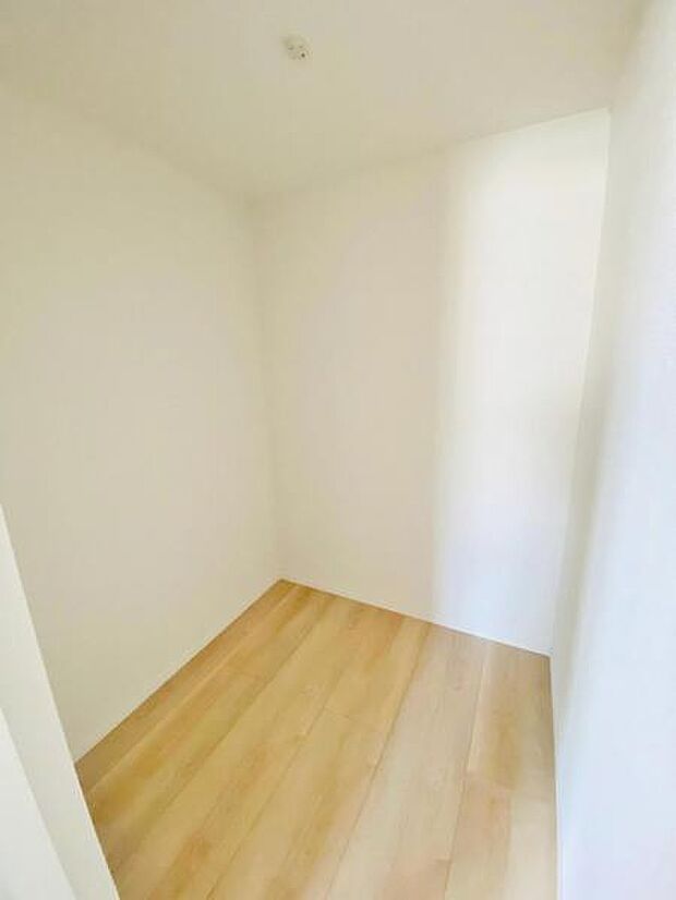 WIC スーツケースなど大きなものからバッグや帽子など小物類も保管できます。