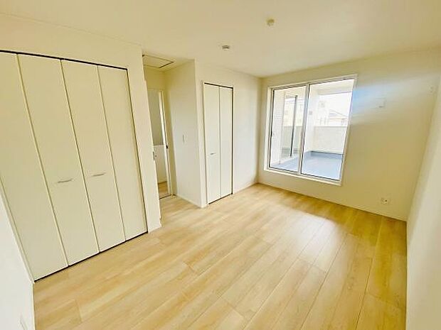 洋室 明るい洋室ではのんびりとお過ごしできます☆