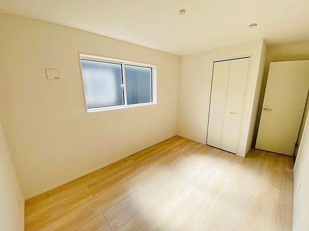 洋室 明るい洋室ではのんびりとお過ごしできます☆