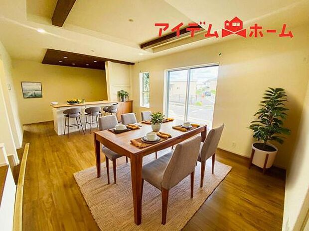 南向きのため明るい陽射しが射し込みます♪