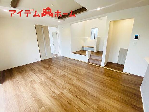 南向きのため明るい陽射しが射し込みます♪