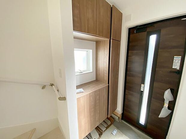 玄関収納 玄関横にシューズボックスがついているので、片付いた玄関がキープできます