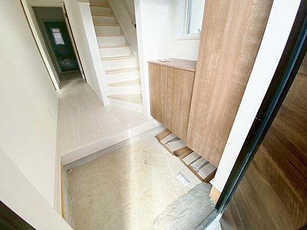 玄関収納 玄関横にシューズボックスがついているので、片付いた玄関がキープできます