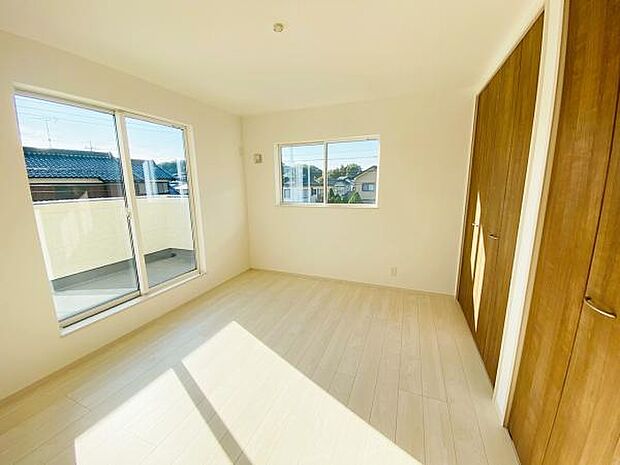 洋室 明るい洋室ではのんびりとお過ごしできます☆