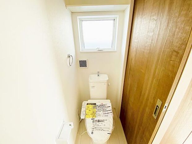 トイレ トイレには快適な温水洗浄便座付き  