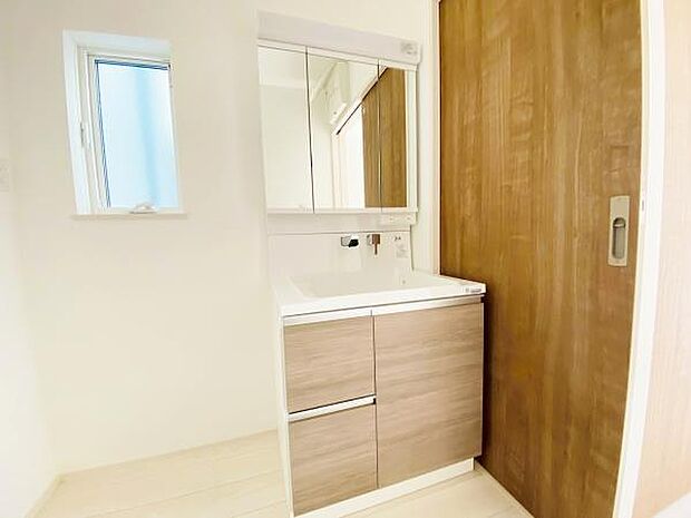 洗面 洗面からお化粧まで!忙しい朝の準備にぴったりな洗髪洗面化粧台付き