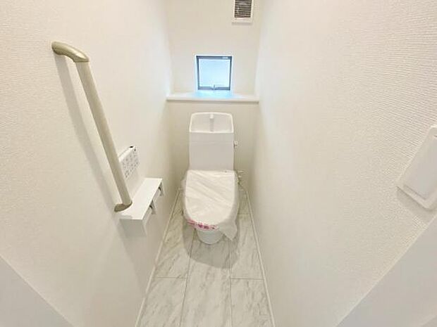 トイレ トイレには快適な温水洗浄便座付き