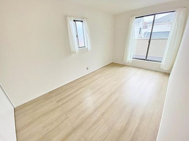 洋室 明るい洋室ではのんびりとお過ごしできます☆