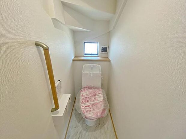 トイレ トイレには快適な温水洗浄便座付き