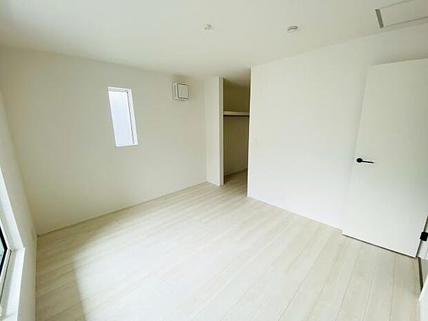 洋室 明るい洋室ではのんびりとお過ごしできます☆