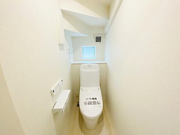 トイレ トイレには快適な温水洗浄便座付き 