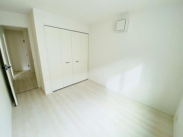 洋室 明るい洋室ではのんびりとお過ごしできます☆
