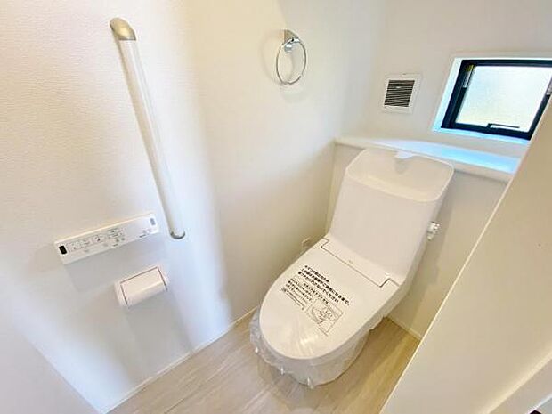 トイレ トイレには快適な温水洗浄便座付き 