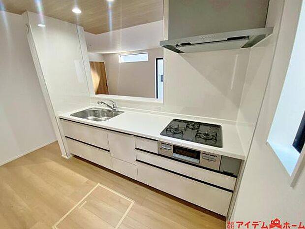 キッチン ダイニングに面した対面式キッチンでは、できたてのお料理がすぐテーブルに出せます