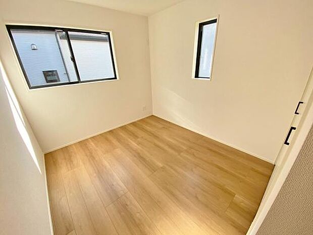 洋室 明るい洋室ではのんびりとお過ごしできます☆