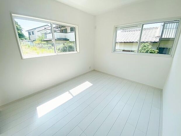 洋室 明るい洋室ではのんびりとお過ごしできます☆