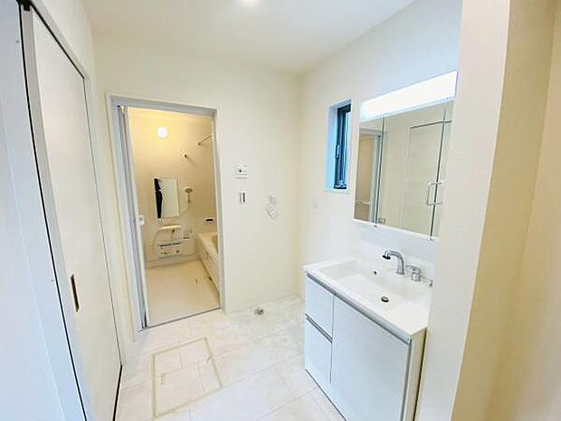 洗面 洗面からお化粧まで!忙しい朝の準備にぴったりな洗髪洗面化粧台付き