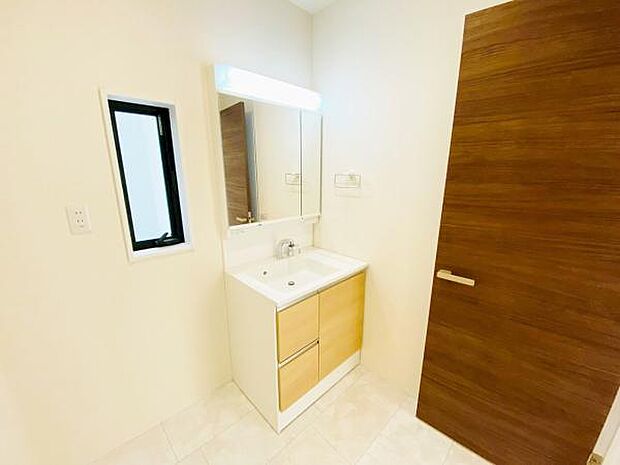 洗面 洗面からお化粧まで!忙しい朝の準備にぴったりな洗髪洗面化粧台付き