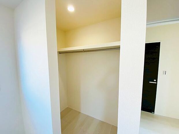 WIC スーツケースなど大きなものからバッグや帽子など小物類も保管できます。