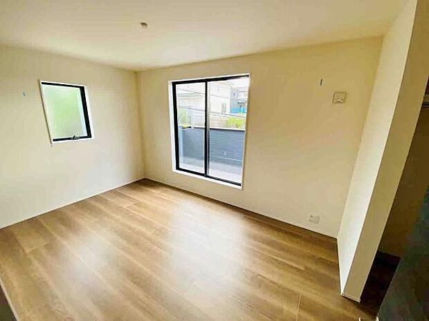 洋室 明るい洋室ではのんびりとお過ごしできます☆ 