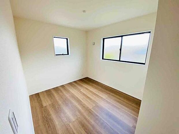 洋室 明るい洋室ではのんびりとお過ごしできます☆ 