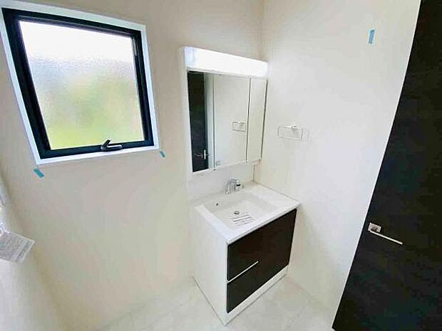 洗面 洗面からお化粧まで忙しい朝の準備にぴったりな洗髪洗面化粧台付き 