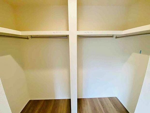 WIC スーツケースなど大きなものからバッグや帽子など小物類も保管できます。  