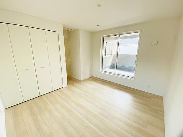 洋室 明るい洋室ではのんびりとお過ごしできます☆