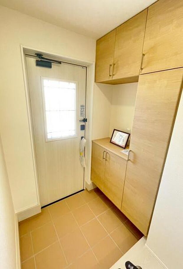 玄関収納 玄関横にシューズボックスがついているので、片付いた玄関がキープできます