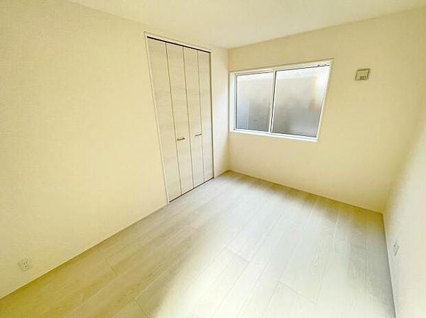 洋室 明るい洋室ではのんびりとお過ごしできます☆